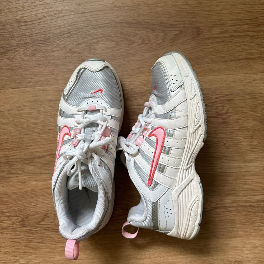 NIKE white and pink sneakers/running shoes